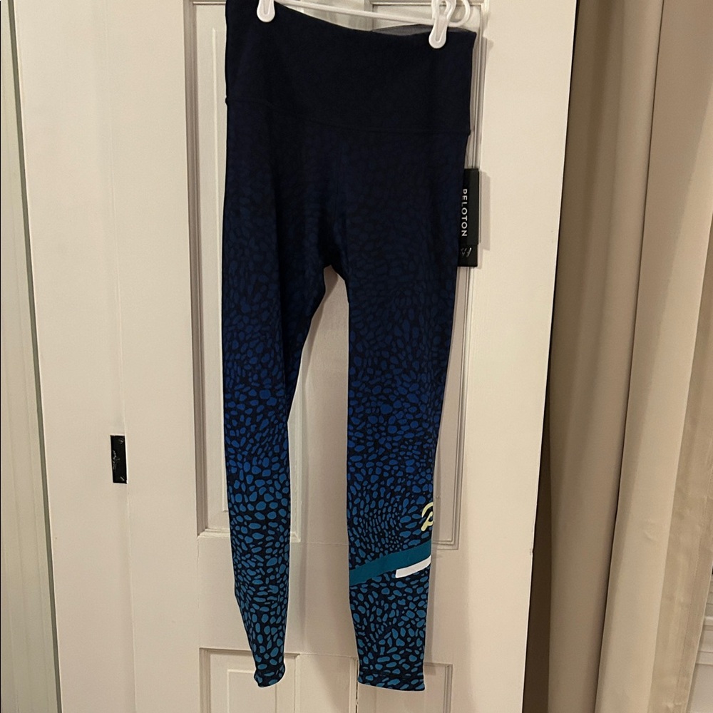 Women’s Large Peloton With High Waisted Wild Kite Leggings, NWT